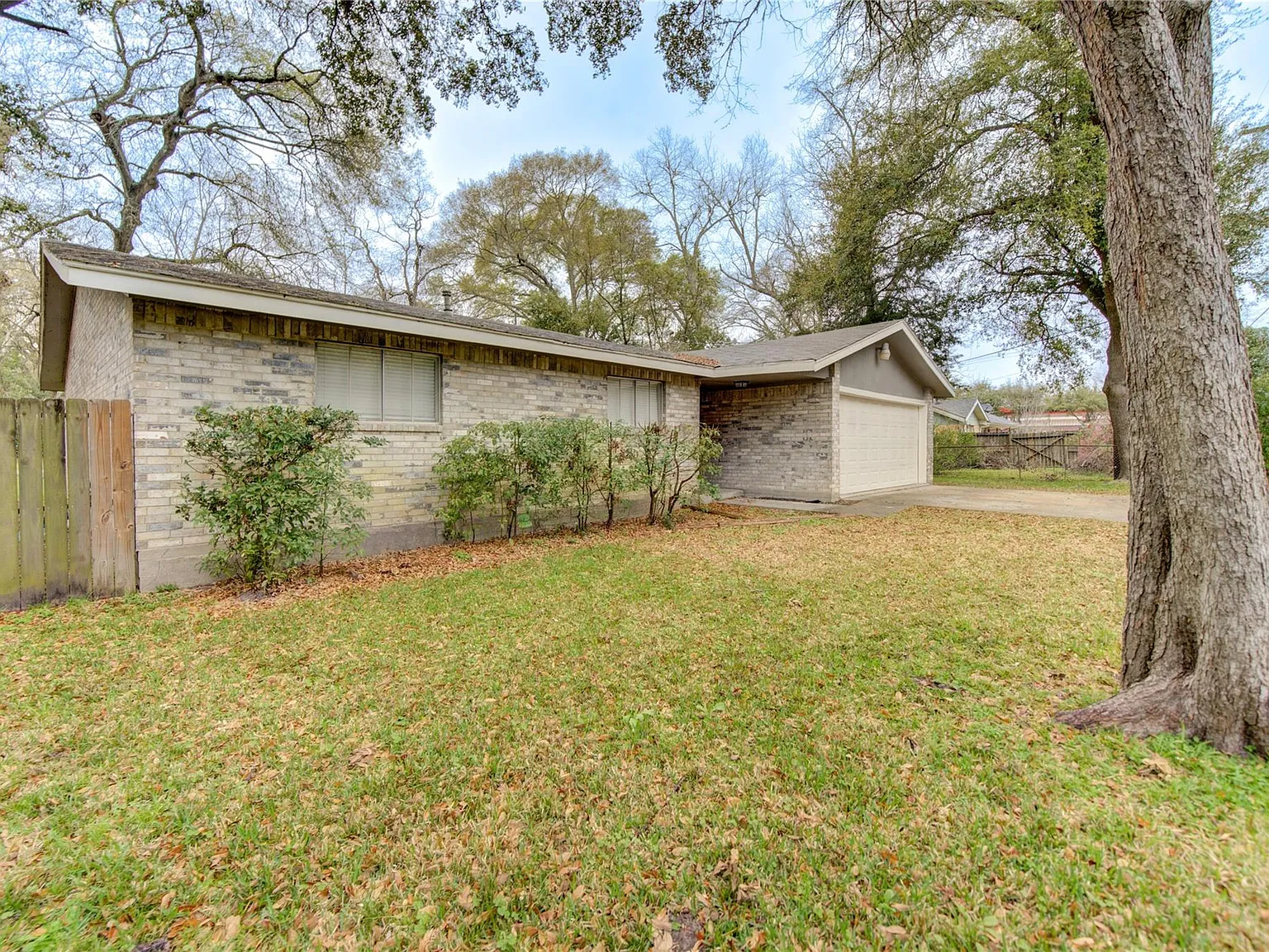 3 bed, 2.0 bath, 1494 sqft, $1,900 — Photo 2