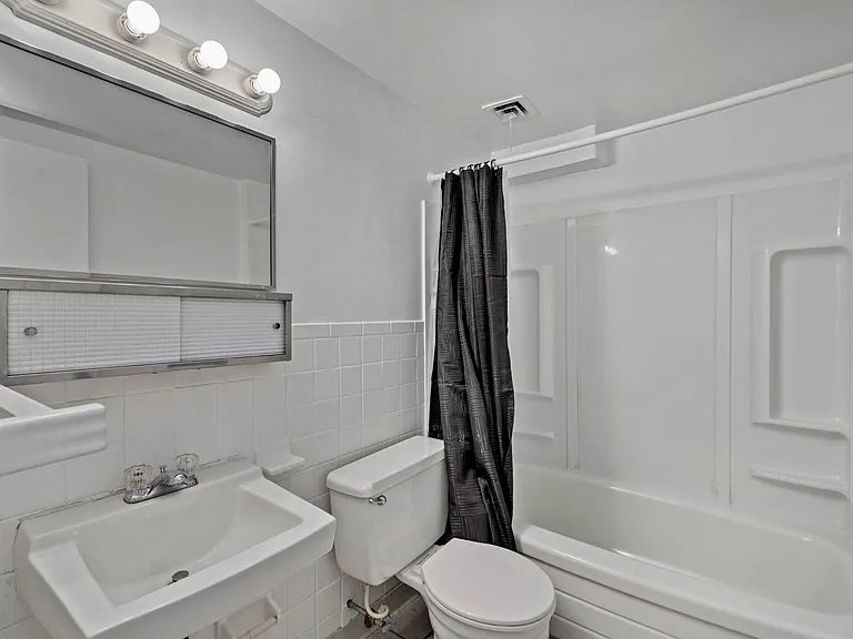 Penn Towers Apartments — Photo 18