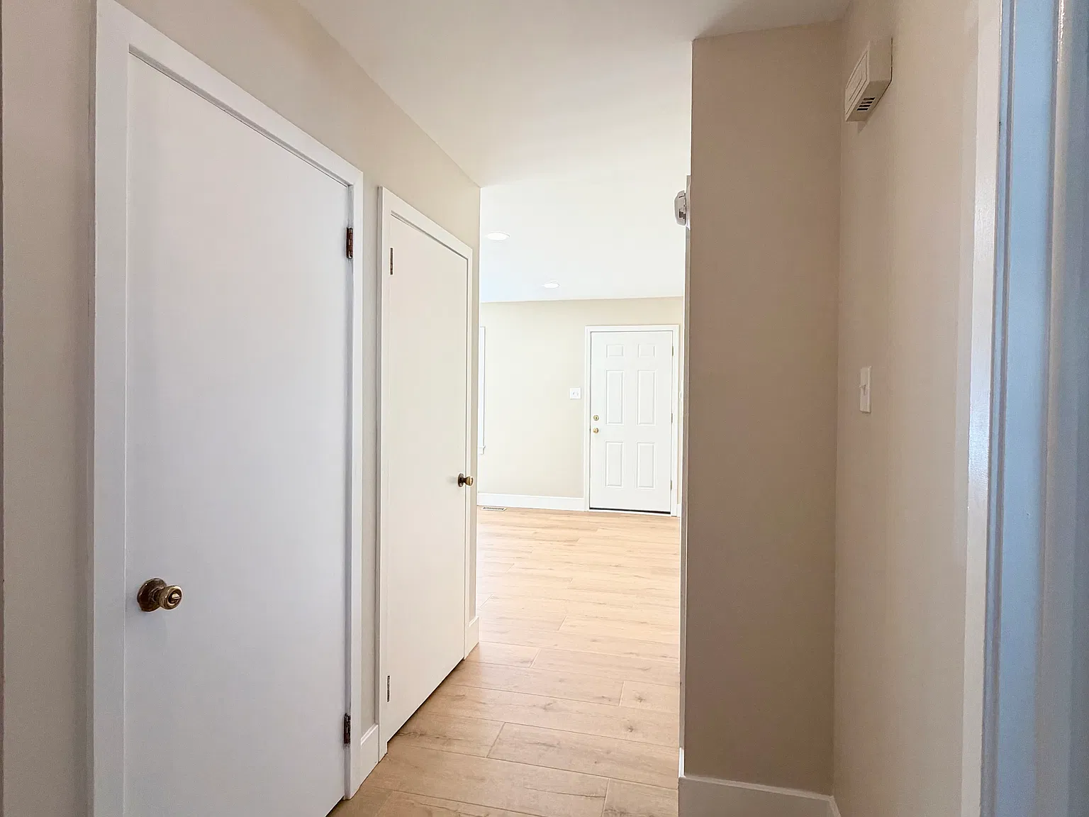2 bed, 900 sqft, $2,475 — Photo 3