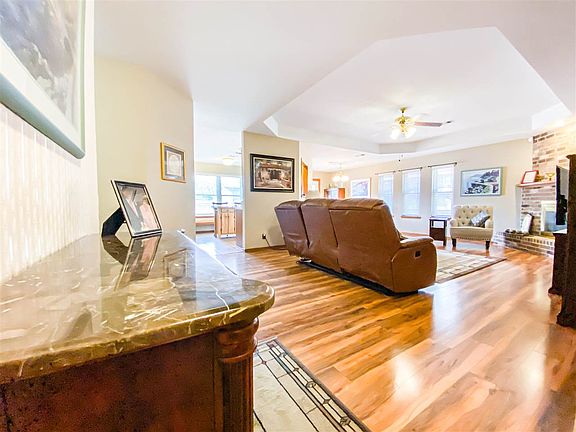 3rd image of 616 Shamrock Cir