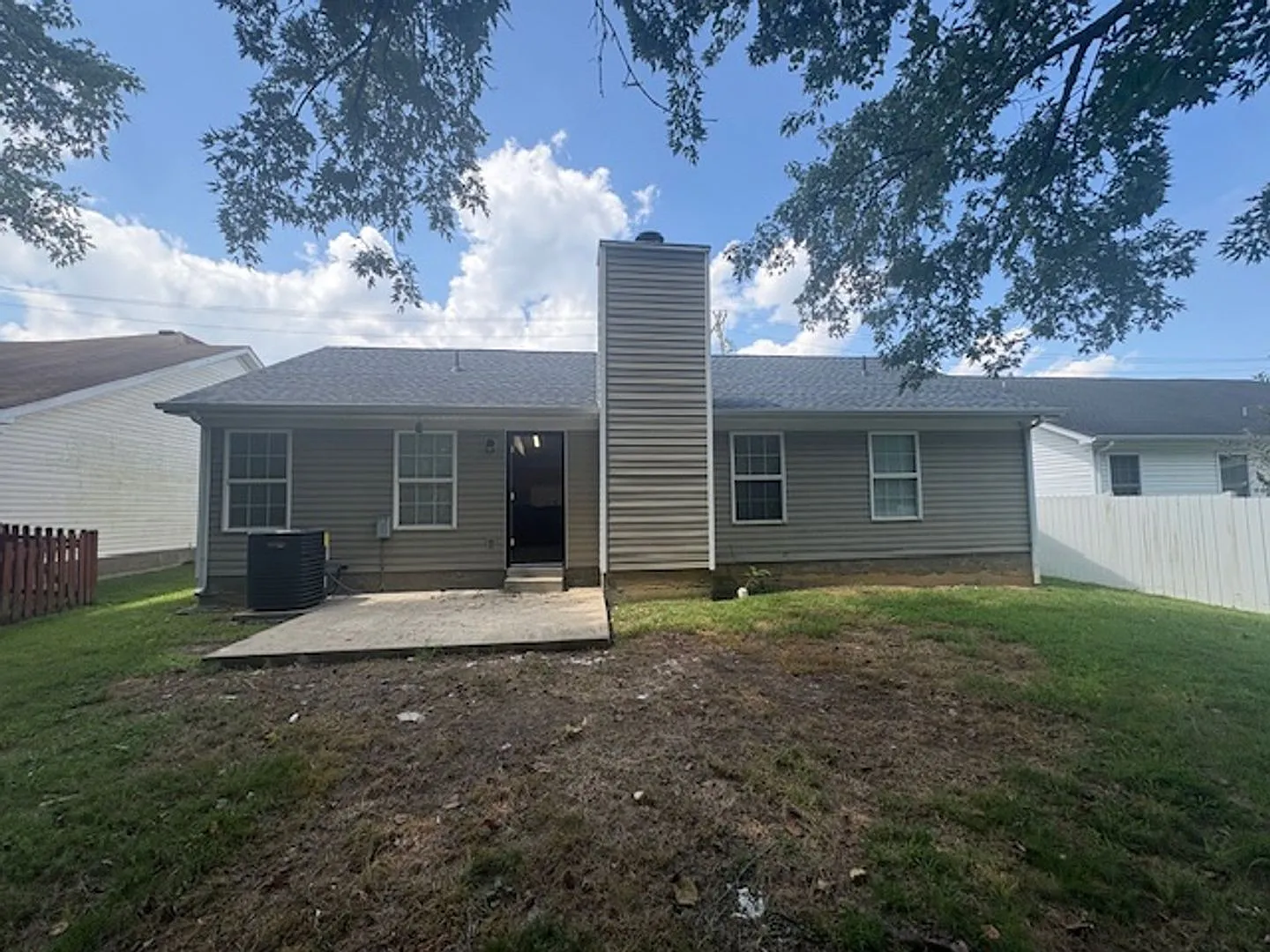 209 Bill Stewart Blvd, 1250sf, 3BR/2BA + garage — Photo 2