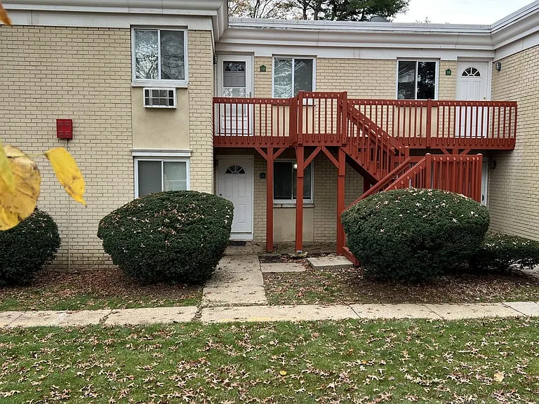 2 Lk Ave — Photo 2