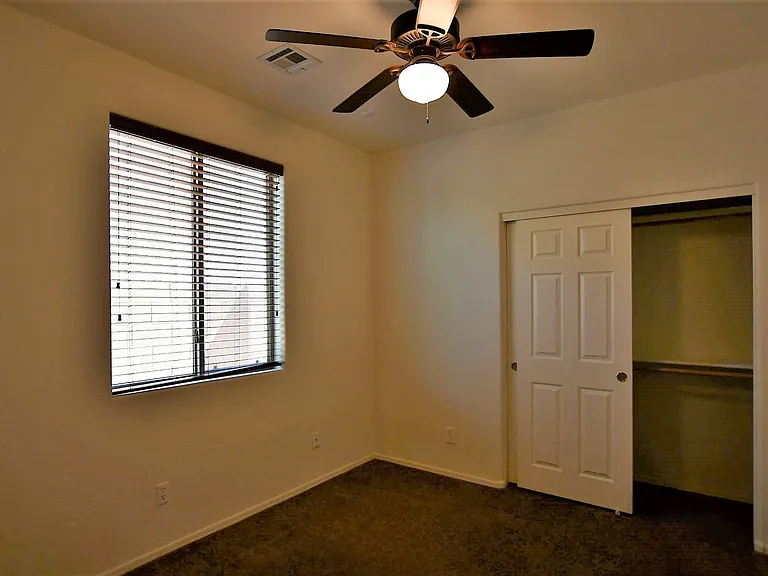 3828 S Vineyard Ave — Photo 11