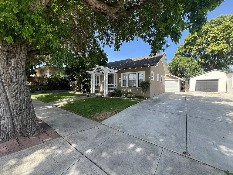 1443 Parker Ave — Photo 3