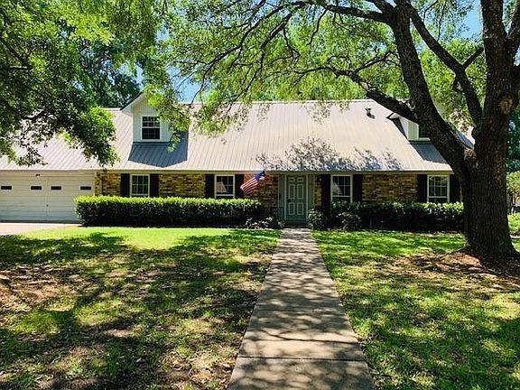 2nd image of 504 Sweetbriar Dr
