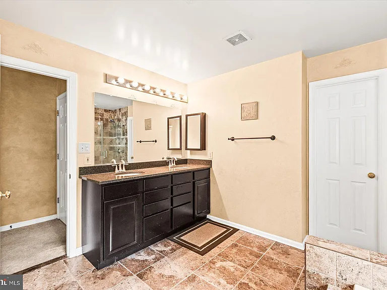 80 Stonewall Dr — Photo 42
