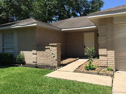 1126 W Belgravia Dr Photo 1