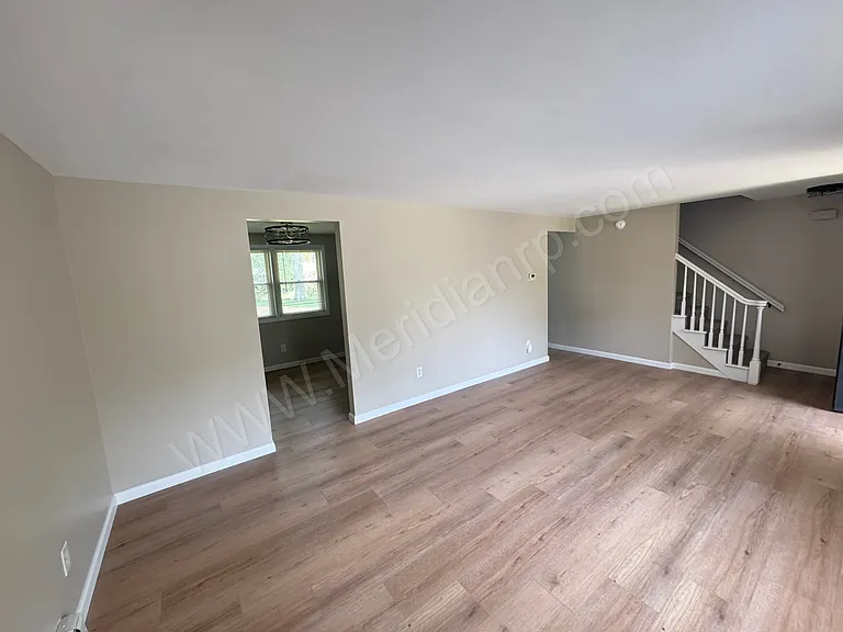 4725 Maple Terrace Pkwy — Photo 2
