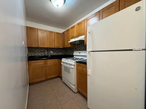 33-24 Parsons Boulevard image 1 of 6