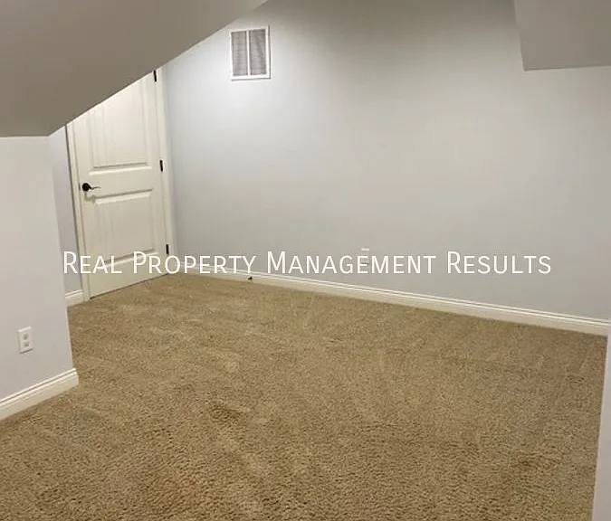 9399 Millicent Ct — Photo 26