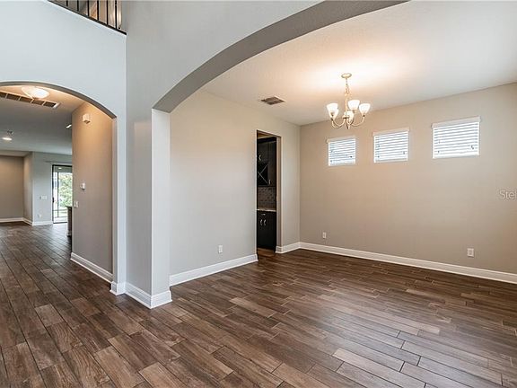 5th image of 1060 Lorapetalum Ln