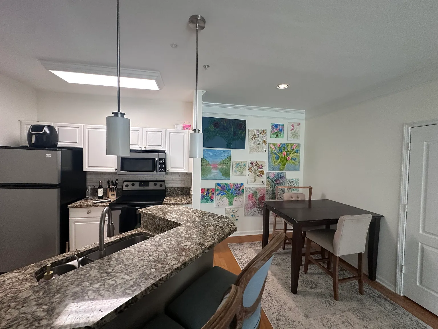 1 bed, 777 sqft, $1,970 — Photo 4