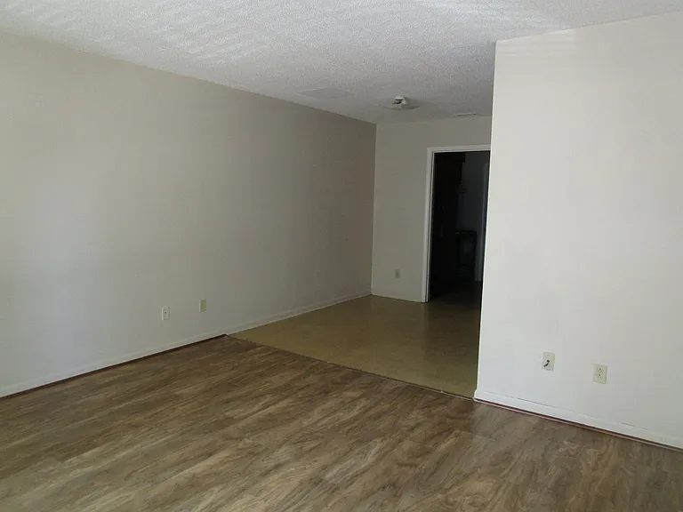 510 E 19th St SW — Photo 3