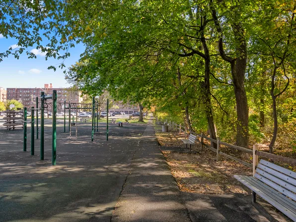 2337 Hudson Terrace image 18 of 23