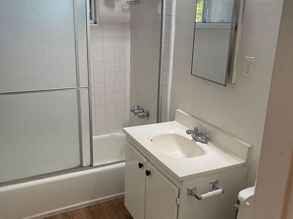 4th image of 7642 Vineland Ave APT 6