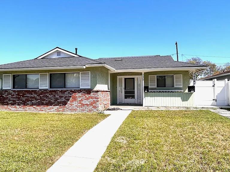 3424 Palo Verde Ave — Photo 1