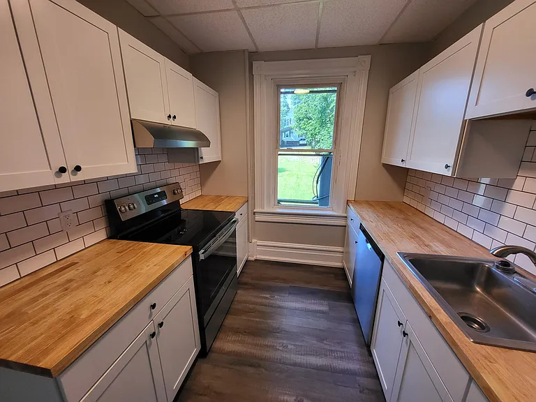 201 E Market St #2R — Photo 5