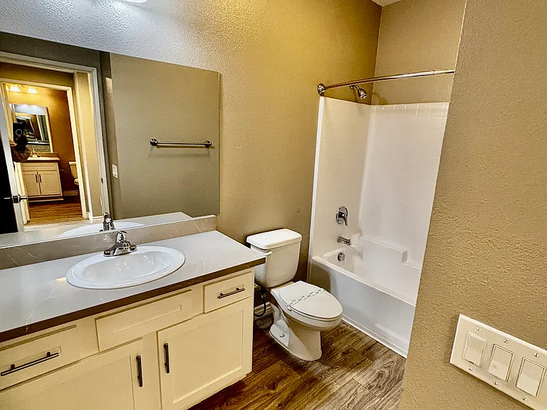 838 N Palm Ave #B-202 — Photo 5