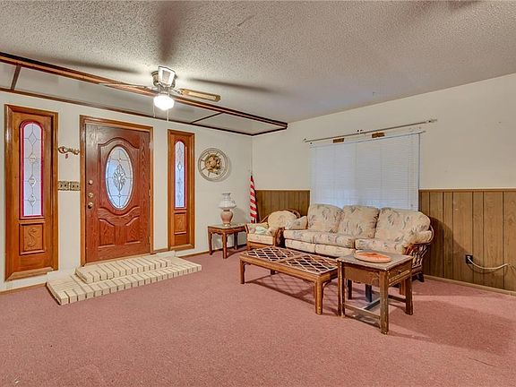 4th image of 1627 Sumac Dr