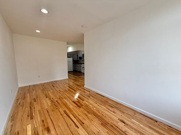 5th image of 492 Kosciuszko St #2