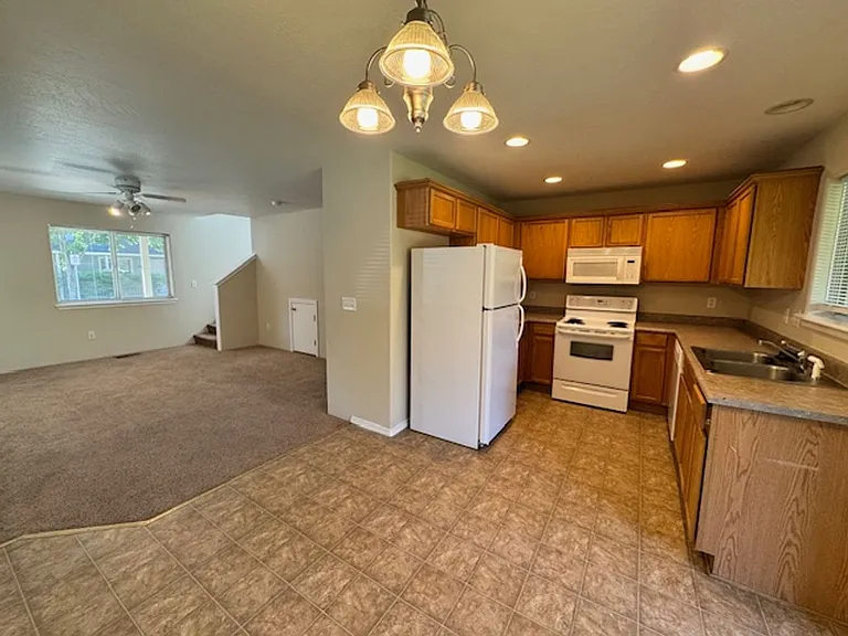 1043 Garfield St — Photo 11