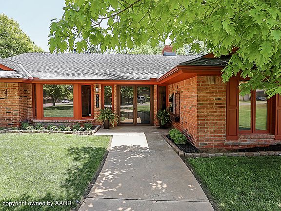 2nd image of 2212 Woodbury Pl