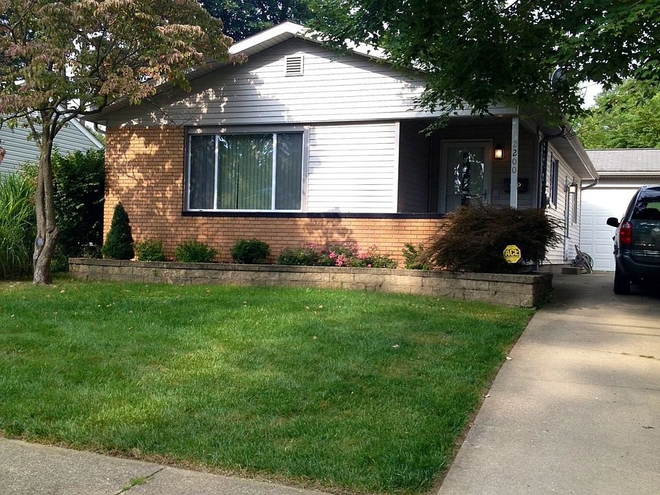 1st image of 2200 Schubert St
