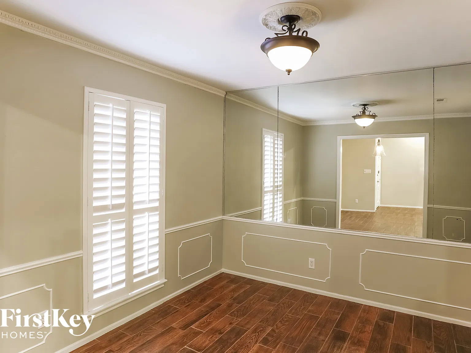 3 bed, 2.0 bath, 2022 sqft, $3,200 — Photo 4