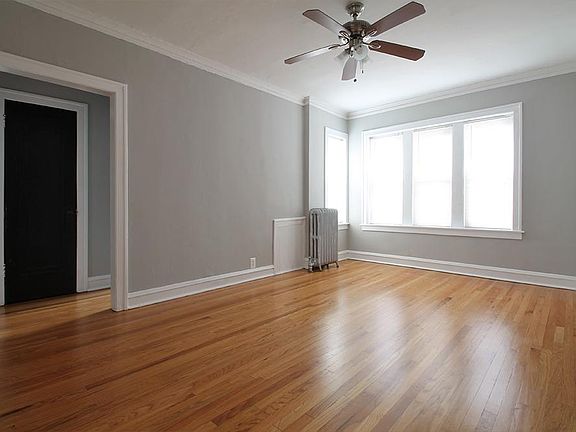 3rd image of 816 S Austin Blvd APT 1E