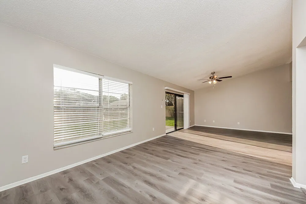 3 bed, 2.0 bath, 1340 sqft, $2,265 — Photo 4