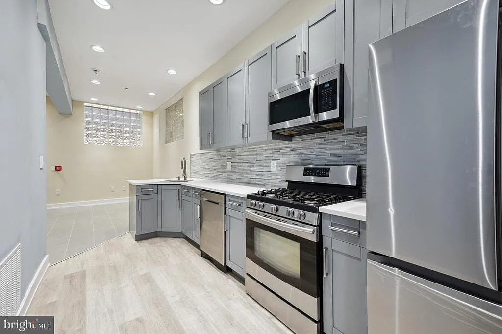 2024-26 E Fletcher St — Photo 2