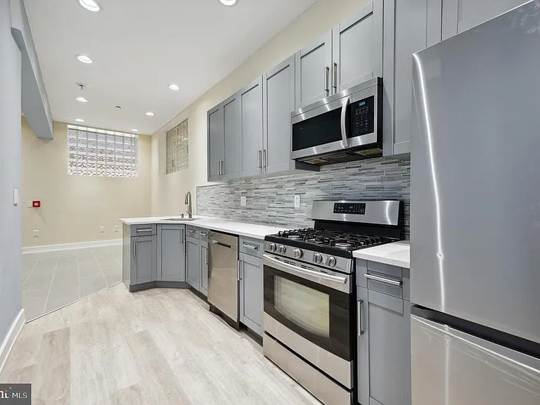 2024-26 E Fletcher St #1F — Photo 2