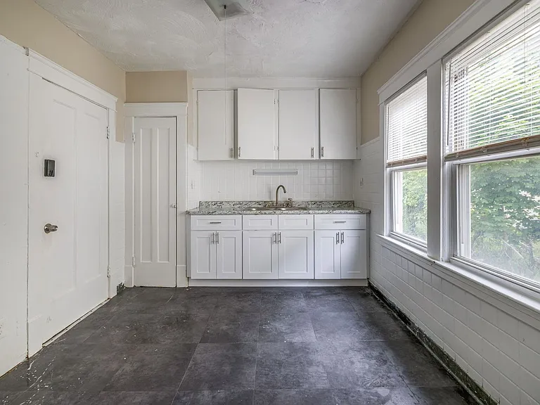 12401 Parkhill Ave — Photo 6