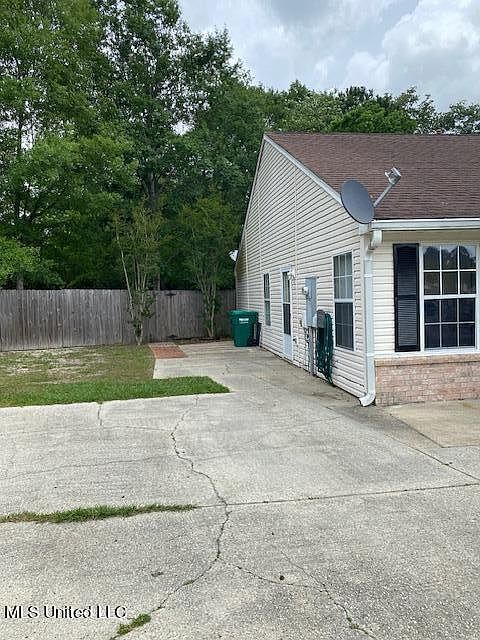 2nd image of 10654 Red Bud Ct