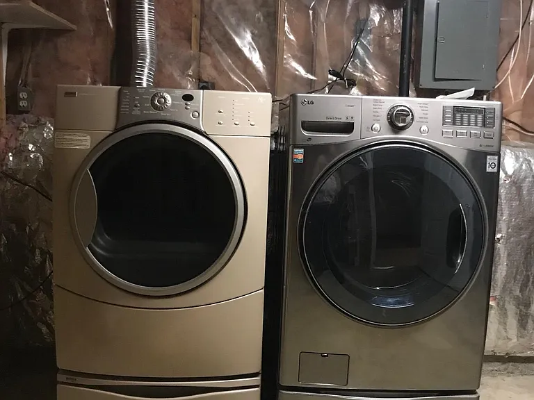 Newer washer and dryer units, on lower level. (Split foyer).