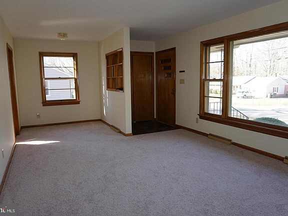 5th image of 19 Tazewell St