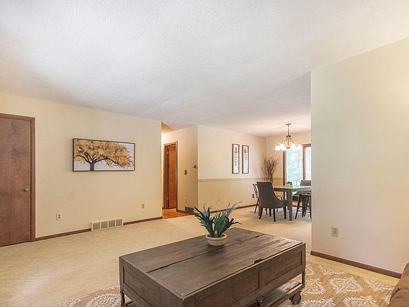 3rd image of 8082 Eldred Dr NE