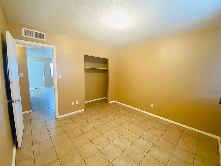 908 Foster Rd — Photo 9