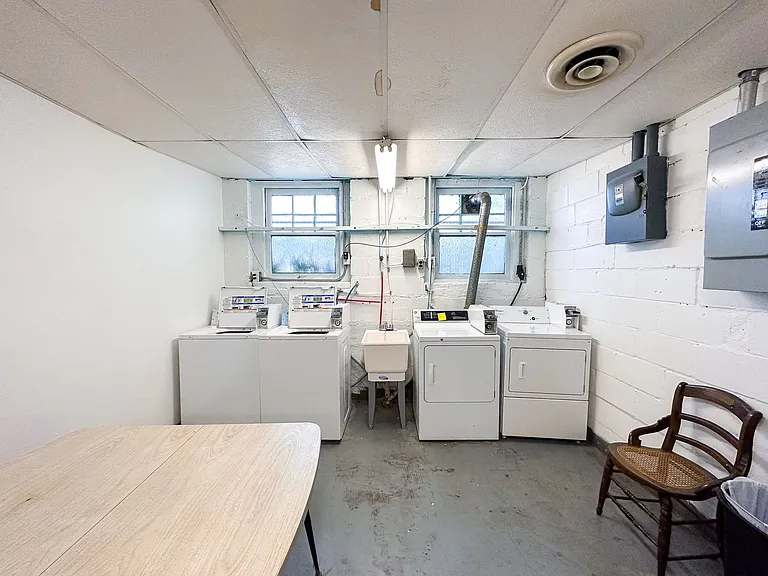 5819 E Washington St #7 — Photo 14