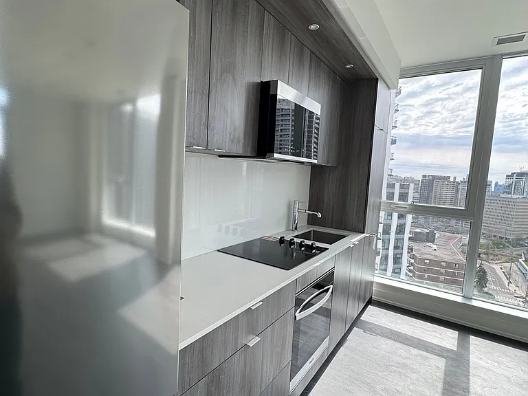 25 Cordova Ave #Penthouse 05 — Photo 8
