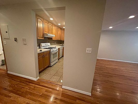 3rd image of 30-33 30th St #1