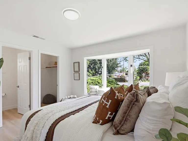1091 W Latimer Ave — Photo 23