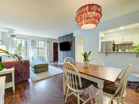 3rd image of 939 Wax Myrtle Ln