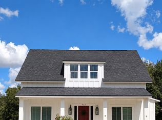 910 COUNTRY CLUB DR, Seguin, TX 78155