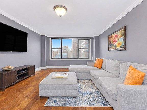4th image of 7 E 14th St APT 17F
