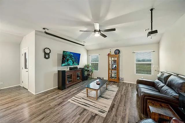 3 bed, 1479 sqft, $1,695 — Photo 3