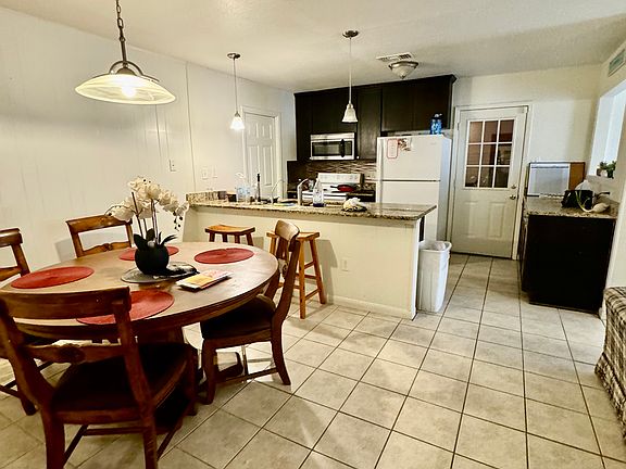 3rd image of 942 Clearview Dr #2