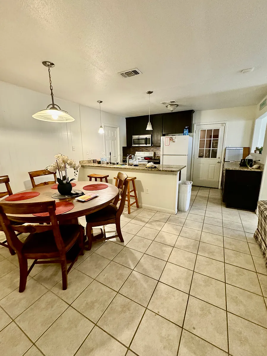Building Photo - 942 Clearview Dr #2