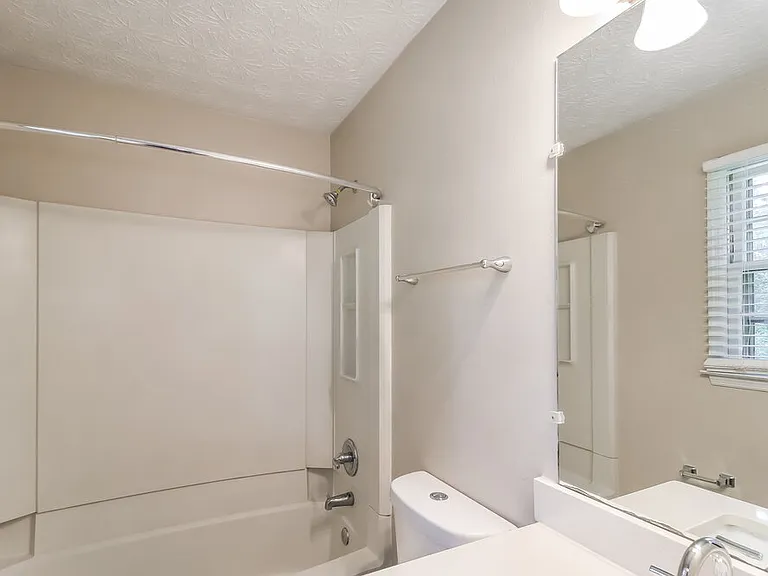 80 Belmont Park Ln — Photo 13