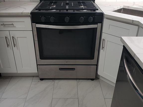 3rd image of 2837 W 19th St #3